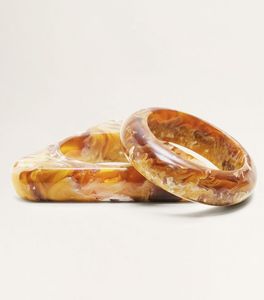 <b>Resin</b> Bangle with Real Flowers and Botanical Style - Product Image 1