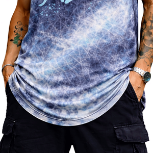 เสื้อกล้ามผู้ชายสีน้ำเงินลายมัดย้อมพร้อมตัวอักษรแบบโมเดิร์นสไตล์สตรีทแวร์สำหรับออกกำลังกาย - Product Image 4