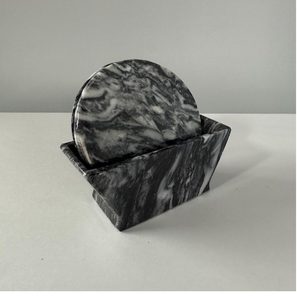Sous-verres ronds en marbre veiné noir et blanc avec un support en forme de coin assorti. Disponible à prix de gros. Décoration de luxe. - Product Image 1