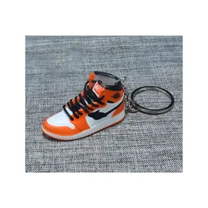 Sneaker Giày Keychain phim hoạt hình trang trí giá tốt phim phổ biến 3D chuyển động tùy chỉnh đóng gói Việt OEM bán buôn