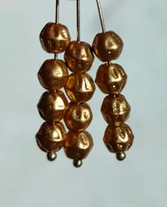 Cuentas de vidrio opaco bohemio de oro prensado redondo de forma checa para hacer joyas, elección genuina de compradores a granel - Product Image 1