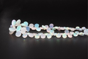 Perles en forme de poire lisse en opale éthiopienne blanche - Product Image 3