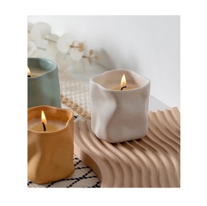 Bougeoir fait main en céramique de qualité supérieure pour Noël et Pâques Centre de table de décoration écologique avec un design moderne rustique - Product Image 1