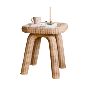 Table d'appoint en rotin exquise avec une superbe table en rotin harmonieuse en laiton pour le café - Product Image 1