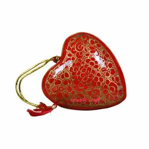 Adornos de papel maché pintados a mano, decoración de Navidad con forma de corazón - Product Image 3