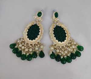 BOUCLES D'OREILLES INDIENNES TRADITIONNELLES ET À LA MODE BOUCLES D'OREILLES PLAQUÉES OR KUNDAN AVEC PERLES ET BOUCLES D'OREILLES BOLLYWOOD POUR FEMMES ET FILLES - Product Image 2