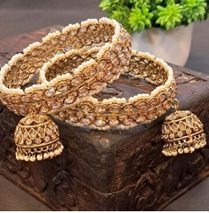 กำไลทองเหลืองแบบคู่ ประดับคริสตัลโบราณ ชั้นๆ ตกแต่งมุกแบบจูมก้า ชุดแต่งงานแบบดั้งเดิม มีจำหน่ายในราคาขายส่ง - Product Image 1