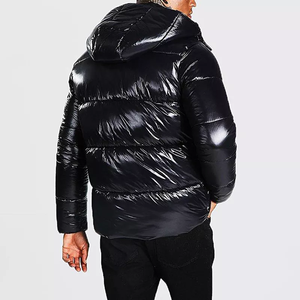 Veste d'hiver Streetwear imperméable et écologique à capuche pour hommes surdimensionnée personnalisée en gros avec logo avant - Product Image 3