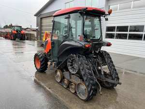 Tractor M8540NPK 2011 - Tractor Utilitario de Alto Rendimiento para Agricultura Profesional - Product Image 3