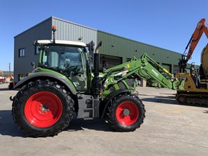 Tractor Fendt Avanzado de 160HP 4WD con Motor Deutz, Caja de Cambios y Bomba para Agricultura de Precisión y Alta Productividad - Product Image 4