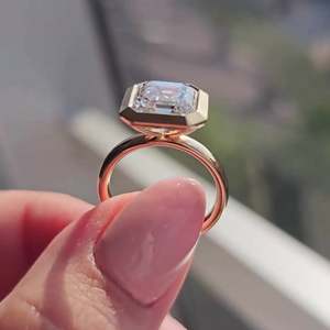 Bague de fiançailles en diamant de laboratoire Asscher de 4,00 ct, couleur D-E-F, pureté VVS-VS, certifiée IGI, sertie clos - Product Image 5