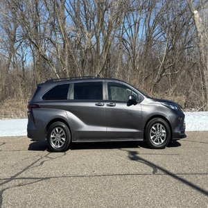 EXCELLENT ÉTAT Toyota Sienna XLE 8 places 2023 - Product Image 2