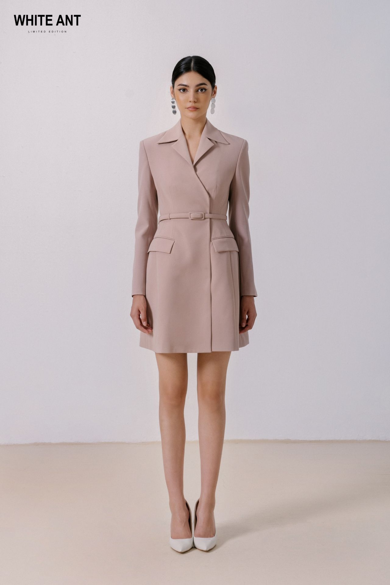 สีเทาอมเทาธรณีประตู