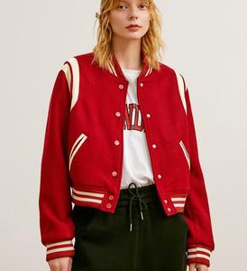 เสื้อแจ็คเก็ตเบสบอลผู้ชายสีแดง คอตั้งสไตล์อังกฤษ กันน้ำ ระบายอากาศได้ดี เป็นมิตรกับสิ่งแวดล้อม ใส่ได้สองด้าน สไตล์ไฮสตรีท สำหรับฤดูหนาว - Product Image 2