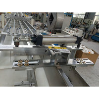 Machine d'emballage de papier toilette à double couche contrôlée par PLC avec une capacité de production de 4 à 6 sacs/min