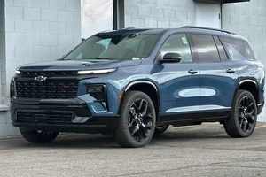 Chevrolet Traverse RS AWD 2023 Usado, Limpio, Volante a la Izquierda, Asientos de Cuero, Cámara Trasera - Product Image 4