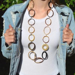 Collar de Lujo Hecho a Mano con Cuerno de Búfalo, Joyería Natural y Sostenible para Mujer, Alta Calidad - Product Image 2