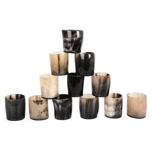 Verre à vin blanc de gobelet en corne naturelle de buffle personnalisé de haute qualité avec corne en métal pour une utilisation en fête - Product Image 4