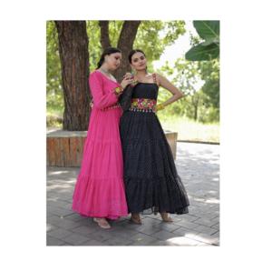 Vente en gros d'usine Robe Navaratri Leheriya Impression numérique avec patchwork Kutchi Robe de mariage en fausse georgette - Product Image 1