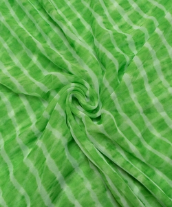 Tissu imprimé Georgette de qualité supérieure avec des motifs classiques élégants pour créer des créations de vêtements pour femmes à la mode et à la mode - Product Image 1