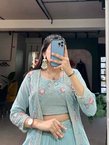 Parfait pour les mariages, Georgette avec des paillettes et des broderies au fil, collection Indo-occidentale avec Koti, en vente en ligne - Product Image 6