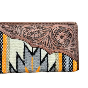 Muñequeras de cuero genuino para mujer, manta de sillín blanca, billetera delgada, característica RFID, acentos mecanizados a mano, cierre de cremallera - Product Image 1