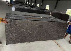 Blocs de dalles de granit brun bronzage foncé Premium exportateur indien prix usine moderne pour salon intérieur extérieur à grande échelle - Product Image 2