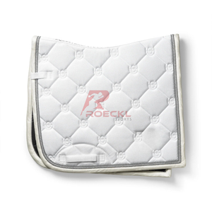 Almohadilla de sillín ecuestre inglesa con logotipo y diseño personalizados, diseño de algodón acolchado transpirable con forro suave para un soporte cómodo - Product Image 1