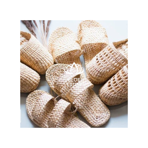 Pantoufles naturelles en jonc de mer en matériau écologique Vietnam Paire de sandales Pantoufle Tendance chaude biodégradable pour station hôtelière 2024 - Product Image 2