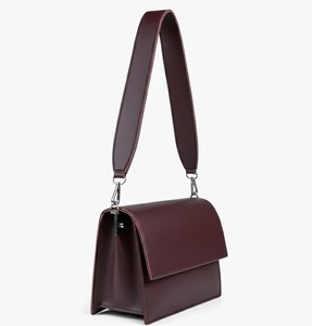กระเป๋าหนังสีน้ำตาลเบอร์กันดีแบบสะพายข้างสำหรับผู้หญิง สายสะพายกว้าง กระเป๋าสะพายไหล่ทรงสี่เหลี่ยมแบบมินิมอล ลายลูกกวาด ซิป แฟชั่น - Product Image 5