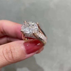 Bague de fiançailles ovale 8,50 carats en diamants de laboratoire, style tension est-ouest, couleur E-F, clarté VVS-VS - Product Image 3