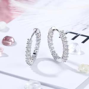 Boucles d'oreilles créoles classiques Jeulia en argent sterling et cristal - Product Image 5