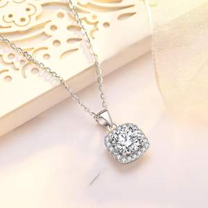Collar con colgante para mujer, collar de diamantes de plata chapado en oro blanco Halo \ 18K regalo para esposa madre ella - Product Image 3