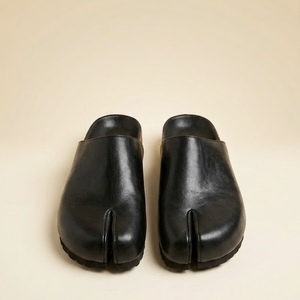 Mules Tabi Nere Personalizzate ODM da <span class=keywords><strong>Donna</strong></span> con Punta Divisa, <span class=keywords><strong>Ciabatte</strong></span> Basse Slip-on con Suola <span class=keywords><strong>in</strong></span> <span class=keywords><strong>Sughero</strong></span>, Pantofole Casual, Calzature <span class=keywords><strong>in</strong></span> Pelle all'Ingrosso, Campioni Veloci - Product Image 2