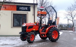 Tracteur chenillé 4x4 90 CV avec pompe à engrenages et boîte de vitesses - Équipement agricole - Product Image 4