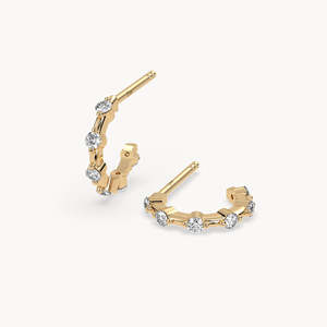 Mini boucles d'oreilles créoles Daisy en or 14 carats avec diamants de laboratoire - Product Image 3