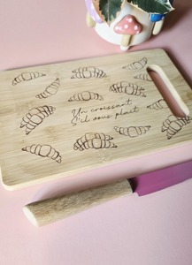 Tabla de Cortar de Madera Moderna Cheristonio, Tabla Artesanal Elegante, Perfecta para Exhibición en Mesa y Uso en la Cocina, de la India - Product Image 6