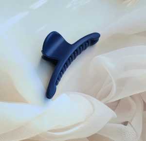 High Quality Sturdy Plastic <b>Hair</b> <b>Claw</b> <b>Clip</b> For Thick And Voluminous <b>Hair</b> With Smooth Edges For Safe And Comfortable Use - Product Image 5