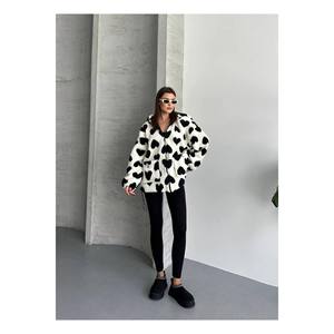 Cappotti da donna alla moda con motivo a cuore in pile con cappuccio - Product Image 6