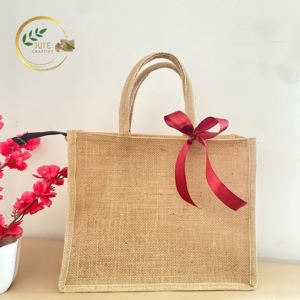 Bolsas de regalo de yute duraderas de alta calidad Precios de mercado competitivos para productos textiles y de cuero de calidad - Product Image 1