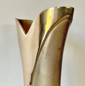 Jarrón Alto de Aluminio y Latón de Lujo Moderno, Fundido en Oro, Hecho a Mano, para Decoración del Hogar, Restaurante u Hotel - Product Image 2