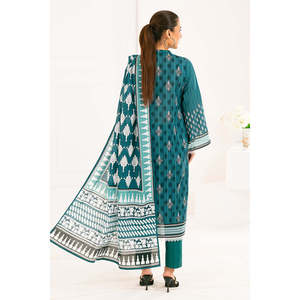 ชุดคัตตาร์พิมพ์ลาย 3 ชิ้นสำหรับผู้หญิง พร้อมผ้าคลุมไหล่ รุ่น WNS-52020 - Product Image 2