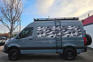 Sprinter 2500 4x4 2022 ~7,800 Millas, Turbodiésel V6, 4WD, Conversión a Camper - Product Image 3