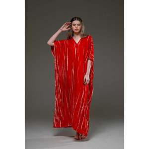 Vestido Largo Kaftan Rojo Tie Dye para Mujer, Cuello en V, Ajuste Holgado, Vestido Largo Boho para Playa, Caftán para Verano - Product Image 1