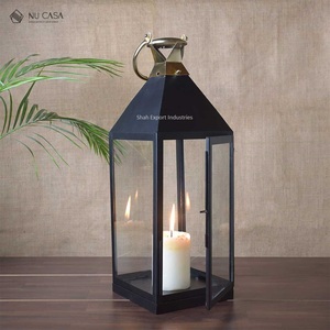 Linterna tradicional de metal y vidrio con acabado negro para el hogar y la iluminación navideña Linterna de vela colgante decorativa - Product Image 2