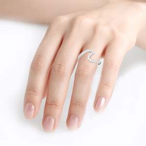 แหวนเงินสเตอร์ลิงลายคลื่นทะเลเจลิยาเคลือบโรสโกลด์และประดับเพทาย - Product Image 4