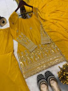Traje Sharara bordado de seda crepé amarillo radiante Ropa de fiesta festiva Elegante Dupatta Detalles intrincados Estilo Salwar Kameez - Product Image 4