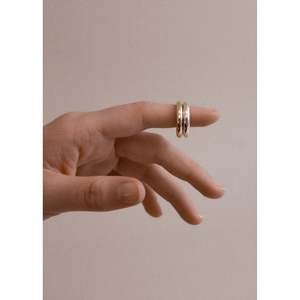 Bague Tube Massif Dorée Tendance et Vintage avec Incrustation Géométrique – Idée Cadeau Élégante Bijou Éternité - Product Image 5