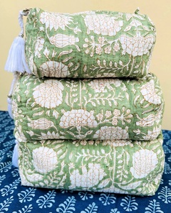 Neceser grande con estampado de bloque indio acolchado, neceser impermeable de algodón acolchado | Bolsa de maquillaje con estampado de bloque | Neceser para cosméticos - Product Image 1