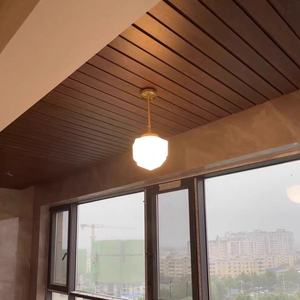 Panneau de <span class=keywords><strong>plafond</strong></span> en aluminium de type G à grain de bois simulé, système de <span class=keywords><strong>plafond</strong></span> intégré ignifuge pour usage domestique, commercial et extérieur - Product Image 3